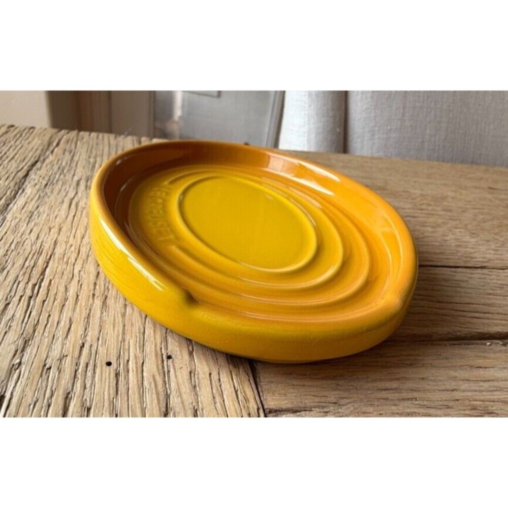 Le Creuset Stoneware Oval Spoon Rest Nectar Yellow NEW - Picture 3 of 4